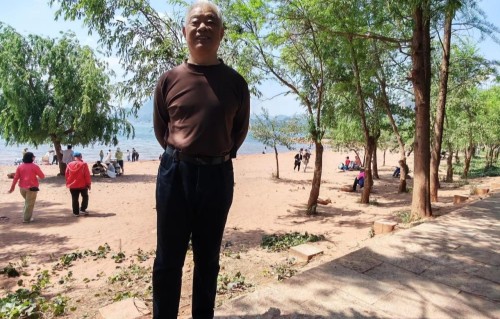 杨友明诗词研究     杨友明诗词描写动物的特色