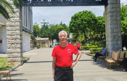 杨友明诗词研究    杨友明的诗词有哪些艺术特色？