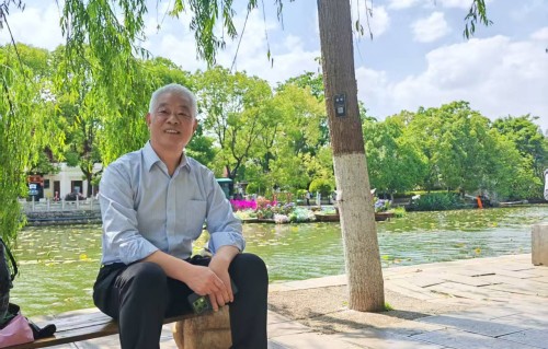 杨友明诗词研究  杨友明诗词的语言风格对其作品的感染力有何影响？