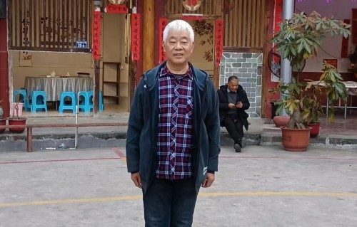 杨友明诗词研究   杨友明五绝中现代意象的表达效果