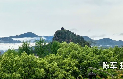 咏松阳云蟾峰海图