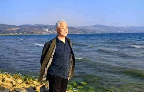 杨友明诗词研究   杨友明五绝引入现代元素在情感表达上有什么特点？