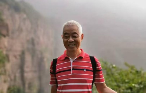 杨友明诗词研究     《玉女摇仙佩·诗朋酒侣》这首词在语言韵律方面有哪些独特之处？