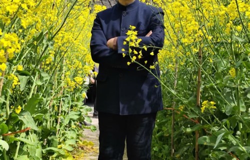 杨友明诗词研究   杨友明如何通过词来展现他的艺术风格？