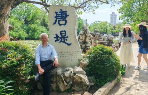 杨友明诗词研究  杨友明的诗词风格是如何形成的？