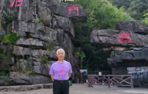 杨友明诗词研究    能否举例说明杨友明词作中韵律和谐的具体表现？