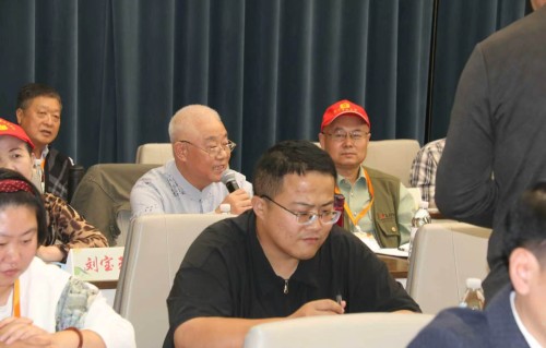 杨友明诗词研究   杨友明在《金秋百合，为爱而来》主题釆风中的发言
