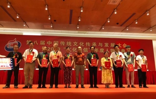 杨友明诗词研究    杨友明诗词的语言风格对其作品的传播有何影响？