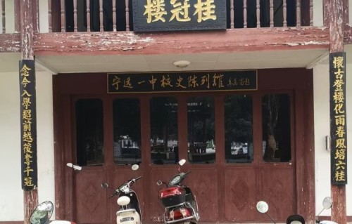七律•拙政园紫藤