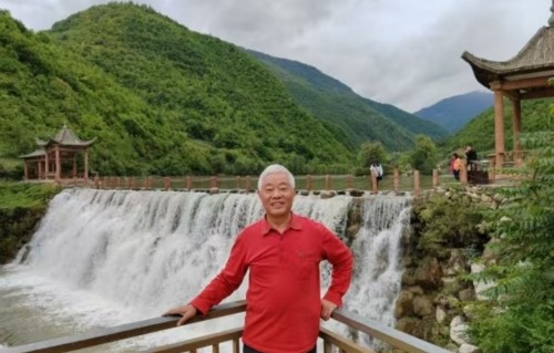 杨友明诗词研究   杨友明描写动物的诗词表达了怎样的情感？