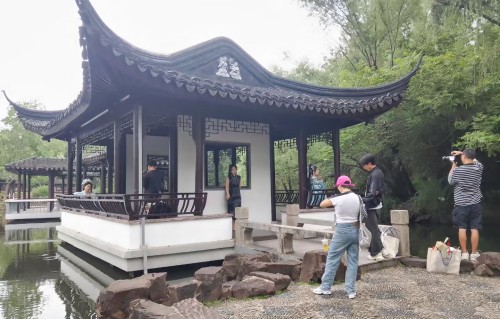 七绝•骑河村环秀湖苑